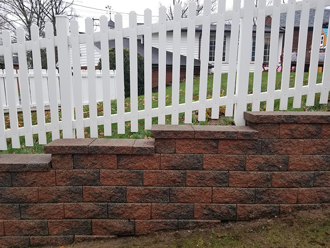 retaining wall and vinyl fence cleaning